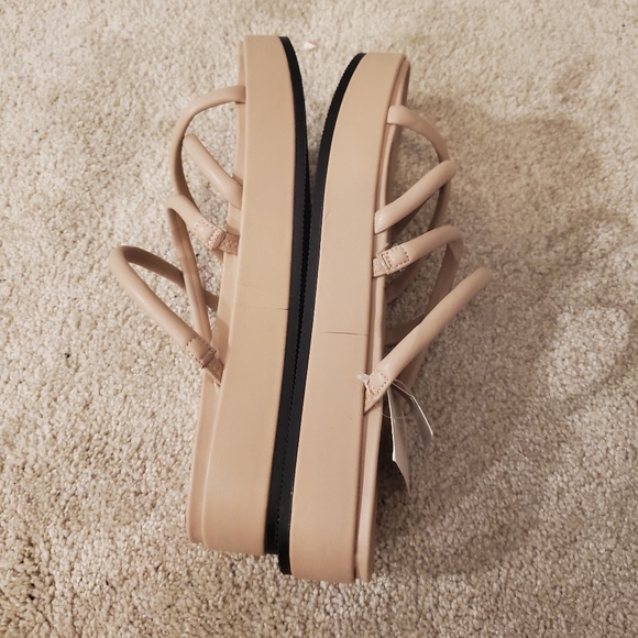 Slide in sandals - Picture 10 of 12